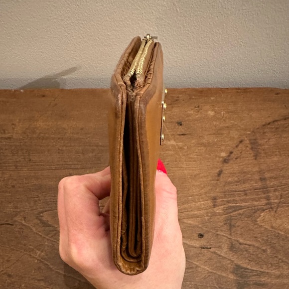 Michael Kors ⚜️ Camel Colored full sized wallet with gold accents - Picture 2 of 12